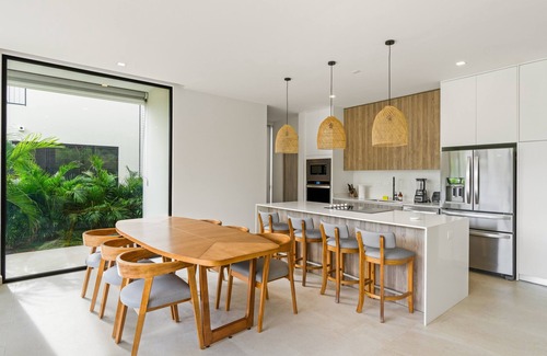 Santa Cruz House | New modern luxury Condo, exclusive community, mini golf, private pool, Beach Club Membership