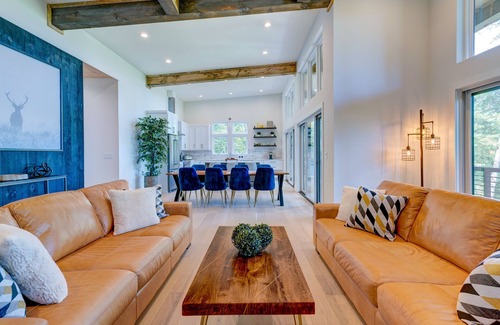 Mineral Bluff Cabin | New/Modern Rustic/Mins. to Blue Ridge/Spacious/Hot Tub