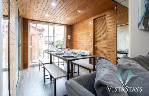 Belle Vue House | New Modern Spacious 5 Bedroom House by Vista Stays Short Lets & Serviced Accommodation Manchester with Parking