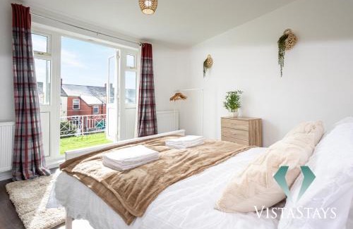 Belle Vue House | New Modern Spacious 5 Bedroom House by Vista Stays Short Lets & Serviced Accommodation Manchester with Parking