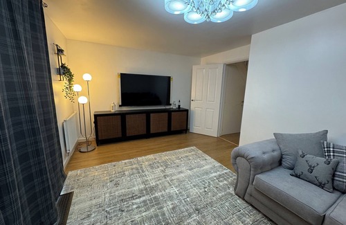 Belle Vue House | NEW Modern Townhouse Holiday Home * Free Parking- Near Ethiad and Co op Live