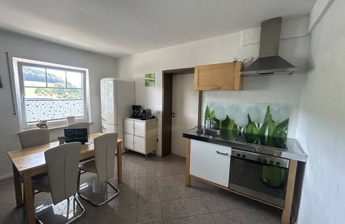 Westfeld Apartment | New, modern vacation apartment, quiet location, ground floor, WLAN, near Winterberg