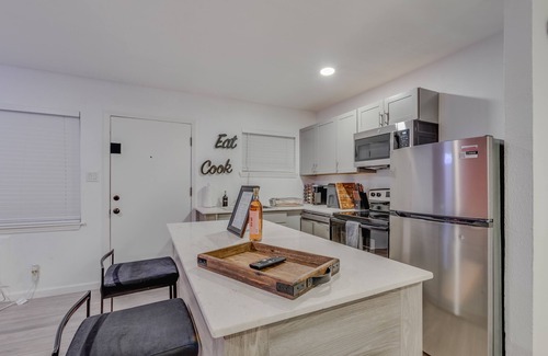 Fairbanks Apartment | NEW Montrose Gem! Central to Downtown HTX, NRG, & the Museum District.