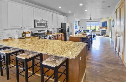 Bear Hollow Village House | New! Mountain Escape in Park City! Family Retreat w/Hot Tub-Skiing-Hiking! 5410
