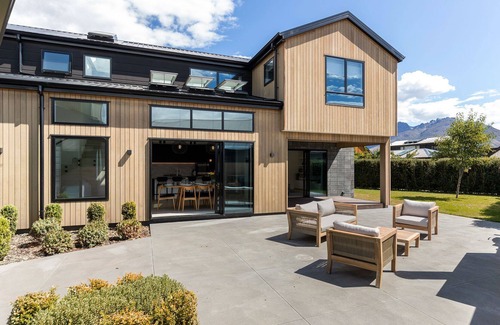 Kawarau Falls Other | NEW! Mountain Sanctuary | Outdoor Fire | BBQ | Family Haven