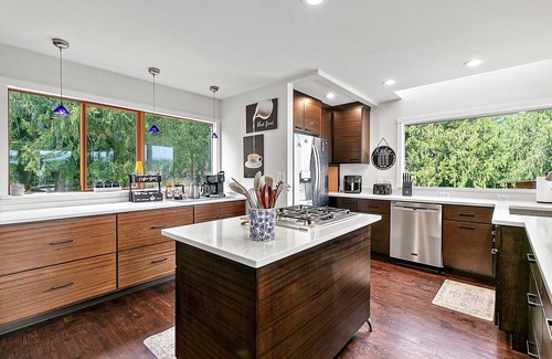 Auburn House | *New* Mt. Rainier Majesty—Experience the Wonder