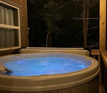 Murphy House | NEW! Murphy*Hot Tub*Fire Pit