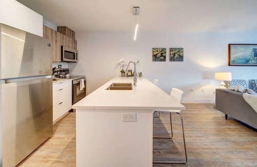 North End Condo | NEW New Luxurious Modern 2BR Condo Sleeps 5 Coffee, AC, WIFI