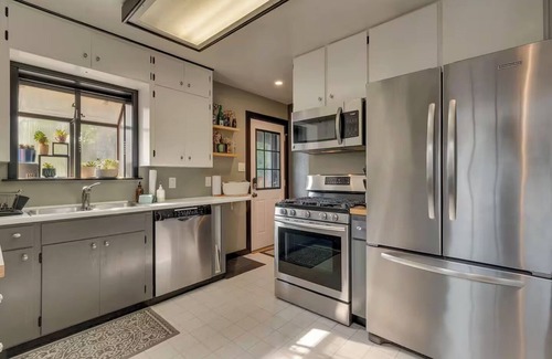 Old Southwest House | NEW Old Southwest Gem, Patio, Grill, Smart TV, 2 Desks + Fitness Equipmentnn