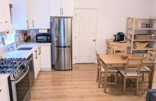 Langford House | New on Vrbo - 5.0 stars Top 1% Airbnb -nPrivate Garden Suite - Free car charger
