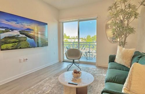Silver Lake Apartment | NEW One Bedroom Penthouse, Silver Lake + Parking!
