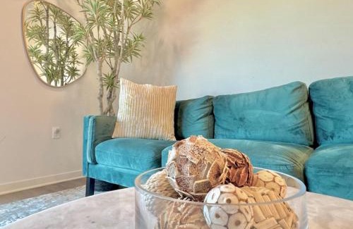 Silver Lake Apartment | NEW One Bedroom Penthouse, Silver Lake + Parking!