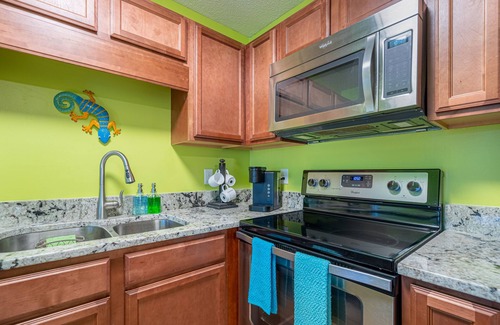 Emerald Isle Condo | ~New Openings~ Tropical 2 bed 2 bath, in an OCEANFRONT complex with 3 pools