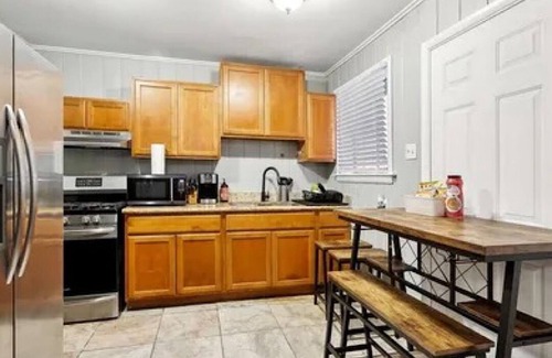 Treme Condo | New Orleans Safe & cozy 2 bed condo - Superhost - Parking available.