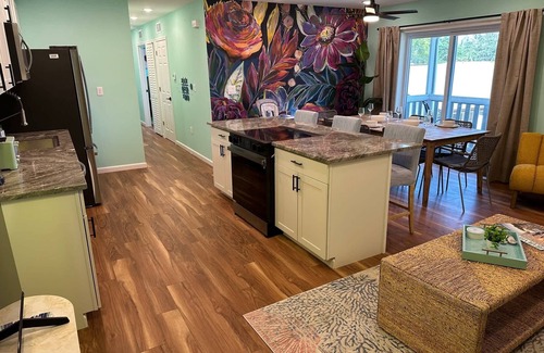South Bradenton Condo | *NEW* Palm Paradise Floral - 5bed 2bath Sleeps 10