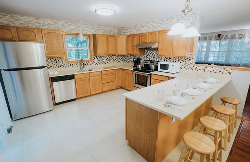 Pocono Lake House | New ! Poconos homestay - friendly