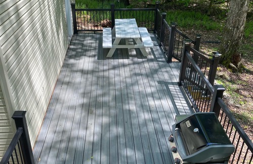 Pocono Lake House | New ! Poconos homestay - friendly