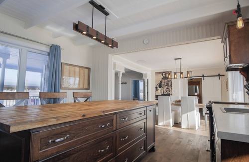 Saint-Godefroi House | * NEW* Private beach and Gaspesian charm in the heart of Baie des Chaleurs