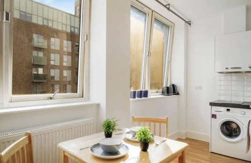 Borehamwood Apartment | NEW Private Studio with parking