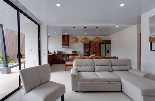 Arenal Hot Springs Villa | New private Villa, spectacular views, private pool, jacuzzi, sun deck, A/C, WiFi