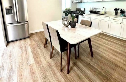 North of Wilshire Apartment | New Quiet Renovated 2BD/1BA