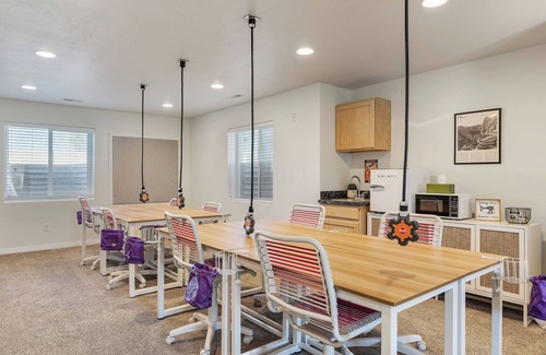 Layton House | New! Quilters Retreat, Hot Tub, Northern Utah