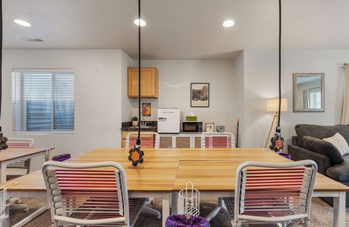 Layton House | New! Quilters Retreat, Hot Tub, Northern Utah