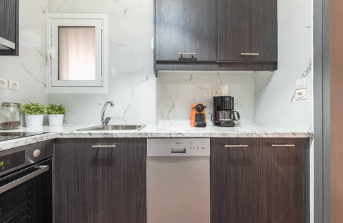 Athens City Centre Apartment | New Relaxed Central Apartment ☆ Walk Everywhere ☆
