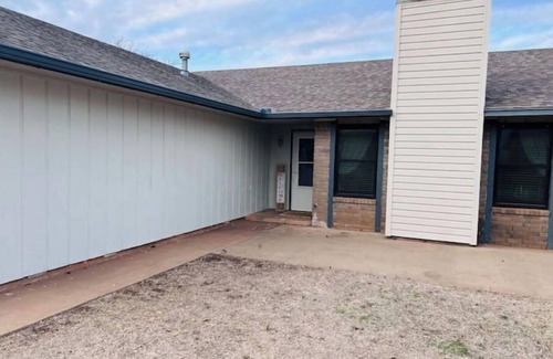 Enid House | New Remodel 3BD/2Bath Weekly/Monthly Discounts available