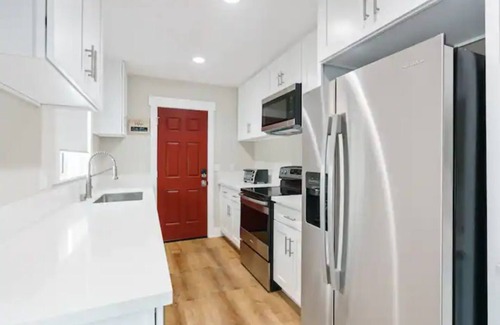 San Gabriel House | New Remodel, Prime Location, 25-min to Hollywood