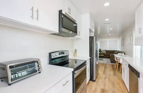 San Gabriel House | New Remodel, Prime Location, 25-min to Hollywood