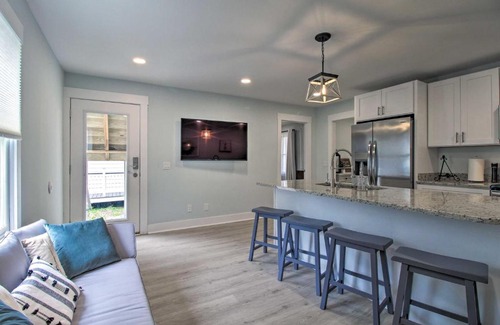 The Point Apartment | NEW! Renovated 2 Bed 2 Bath Apartment Downtown