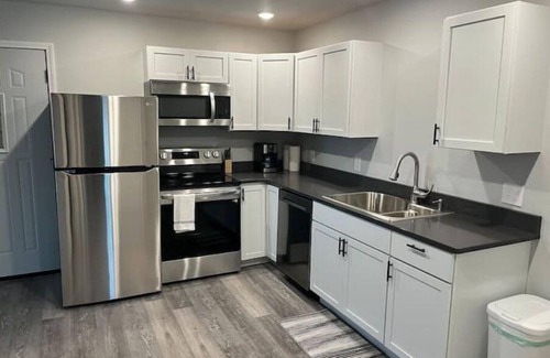 Elroy Apartment | New Renovated, Large One Bedroom