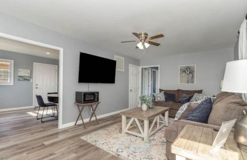 Middletown House | New renovated single-family home built in 1999