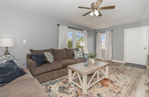Middletown House | New renovated single-family home built in 1999