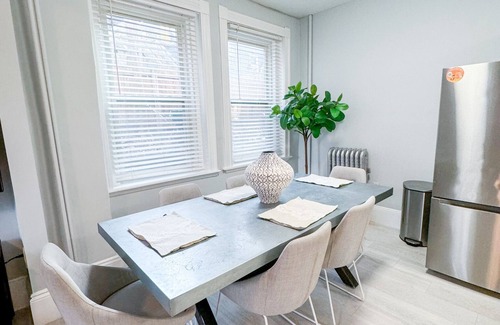 Griggs Park Apartment | New Renovation, CA, 1st Flr, 3B/2BA, In-Unit Lau
