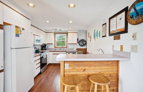 Whalehead Beach House | New Reservations for Aug/Sept Enjoy dinner on us with $100 gift certificate delivered to your hom.
