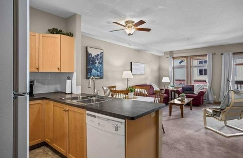 Cougar Creek Apartment | NEW! Ridgeview Retreat w/Hot Tub & Pool