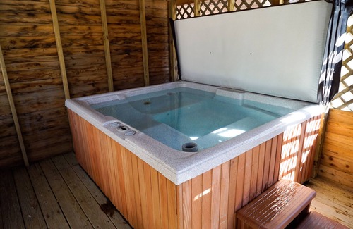 Hico Cabin | New River Gorge Cabin 6, hot tub and fireplace at the best area prices