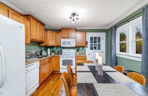 Summerlee Cabin | New River Gorge Cottage w/Fire Pit, Grill & Hot Tub