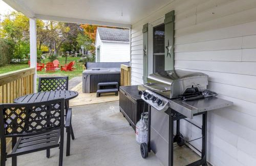 Summerlee House | New River Gorge Cottage w Hot Tub, Fire Pit, Grill