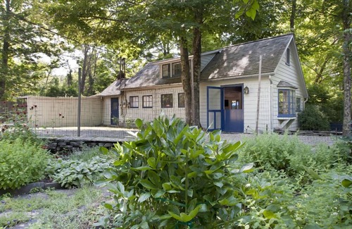 Woodstock Apartment | NEW! Rock City Writer's Studio: Bucolic Setting, Nordic Sauna, Walk to Town!