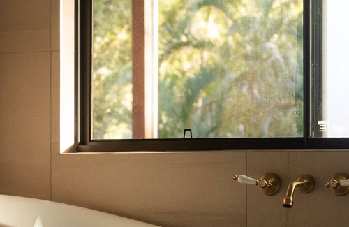 Nambour House | New Rosemount Treetops Retreat - Centrally Located to Beaches and Hinterland
