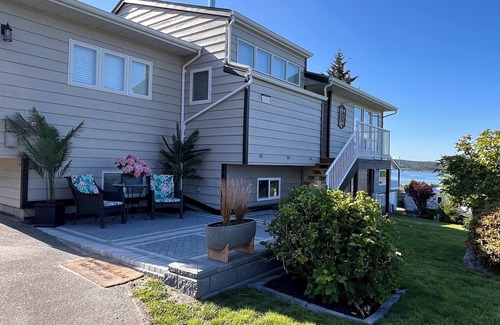Chemainus House | * NEW* Seaside Getaway | Sleeps 10 | 1 hr to Victoria! | Book now for 2026!