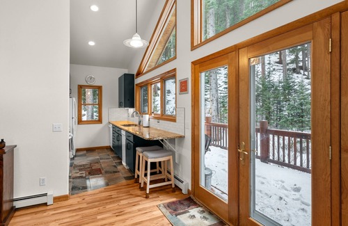 Downieville-Lawson-Dumont House | New! Secluded Forest Oasis - Backs up to National Forest - Fireplace