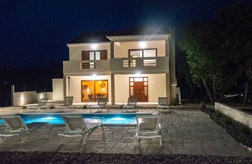 Podgradina Villa | New Serenity Zen Garden Holiday Villa