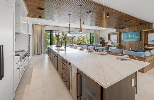 Siesta Key House | New-Siesta Key Luxury/60ft Water Slide-Swim-Up Bar/Spa/Theatre Room/Air Hockey