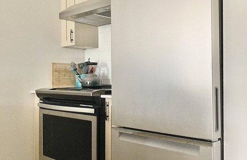 Silver Star Mountain Condo | *NEW* Ski IN/OUT, Top Floor, King Bed, 5min walk to village