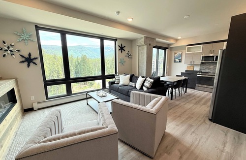 Winter Park Condo | New Ski-in/out VIEWS Garage Parking Hot Tub