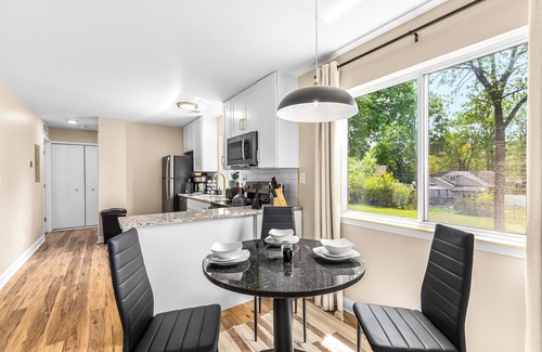 Roseville Apartment | New! Spacious 1BR King Suite, Prime Location